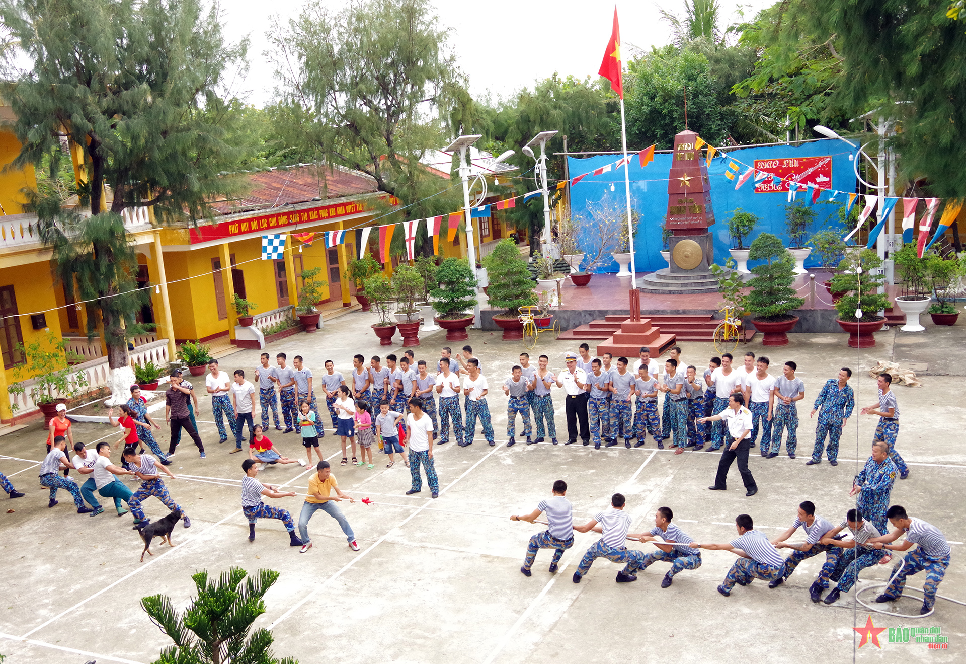 Quân và dân đảo Sinh Tồn, huyện Trường Sa, tỉnh Khánh Hòa vui xuân mới